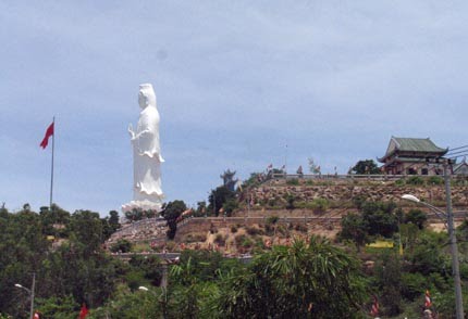 វត្ត Linh Ung- Bai Butកន្លែងទេសចរណ៍ព្រលឹង១ដ៍ ល្បីឈ្មោះនៅទីក្រុង Da Nang។